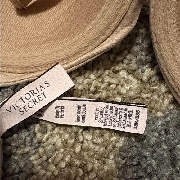 Victoria's Secret ivory Demi Bra - Picture 2 of 3